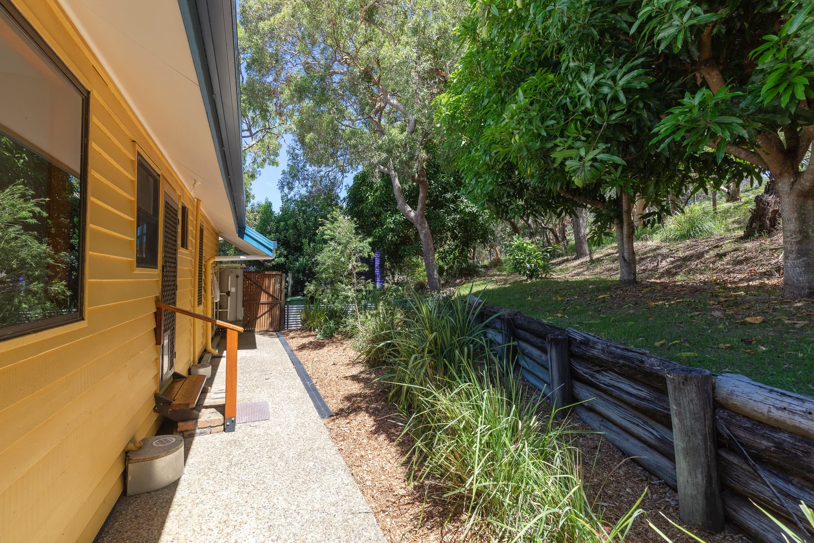 Additional image 33 of 2/5 Baker Crt, Point Lookout QLD 4183