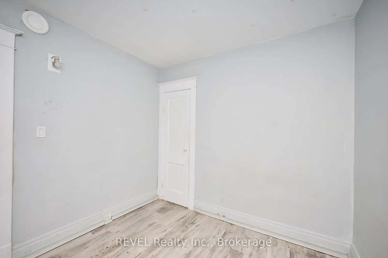 Additional image 6 of 5806 Prince Edward Avenue