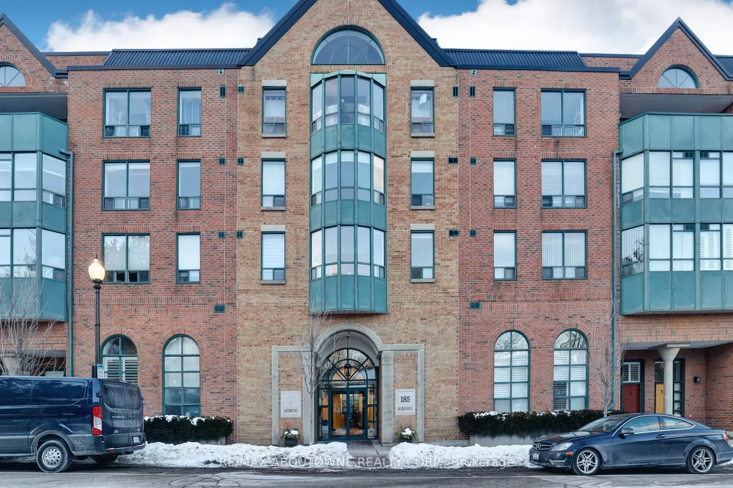 185 Robinson Street 307