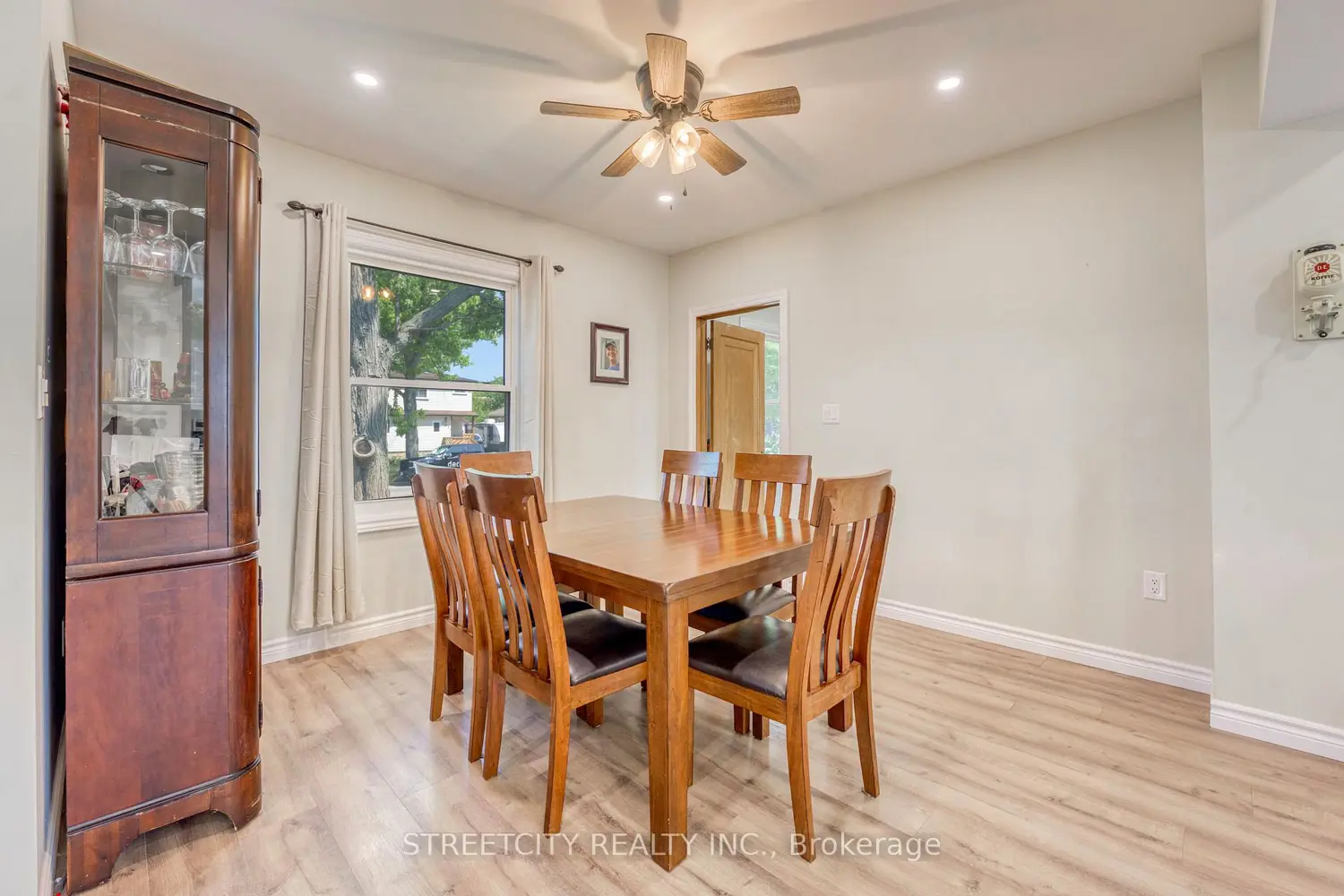 Additional image 16 of 703 Wellington Street