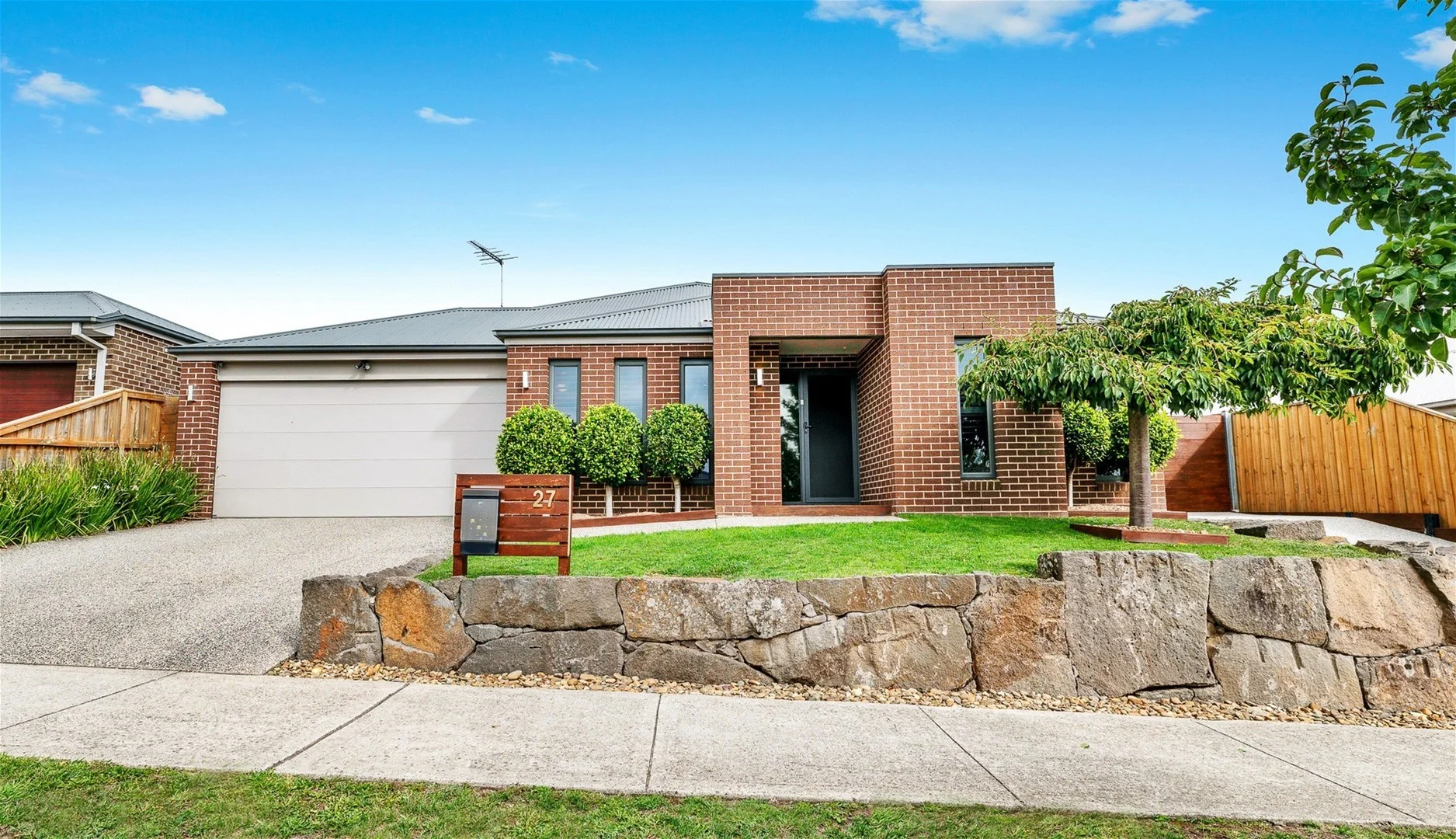 27 Gordon Boulevard, Gisborne VIC 3437