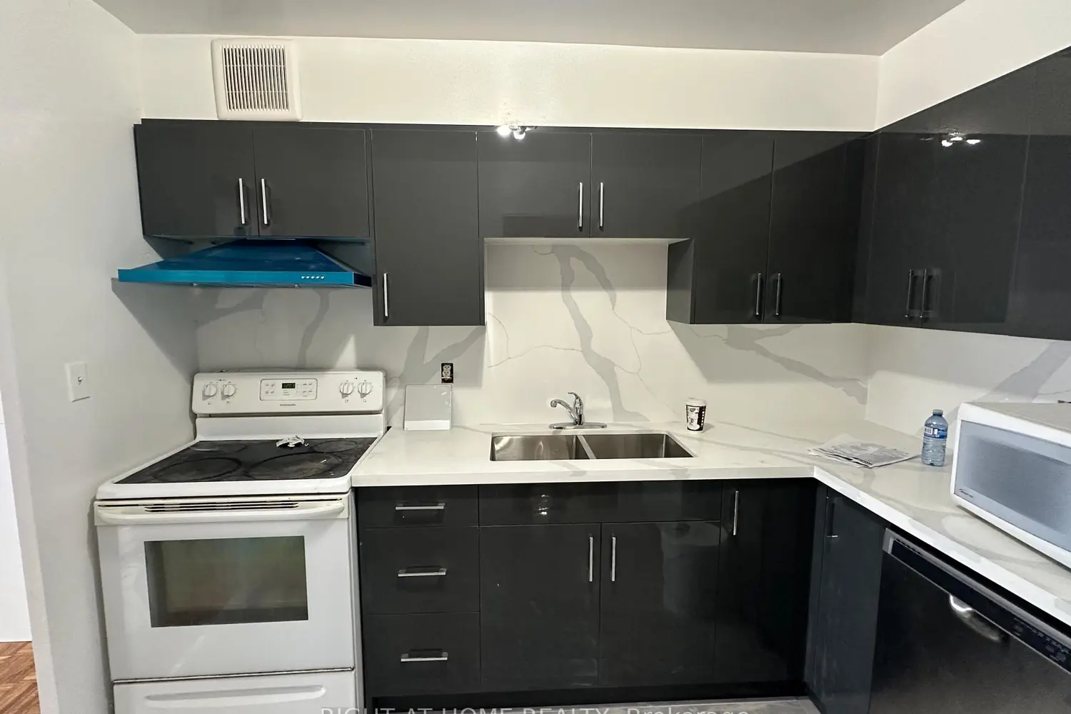 Additional image 2 of 20 Edgecliff Golfway 1403