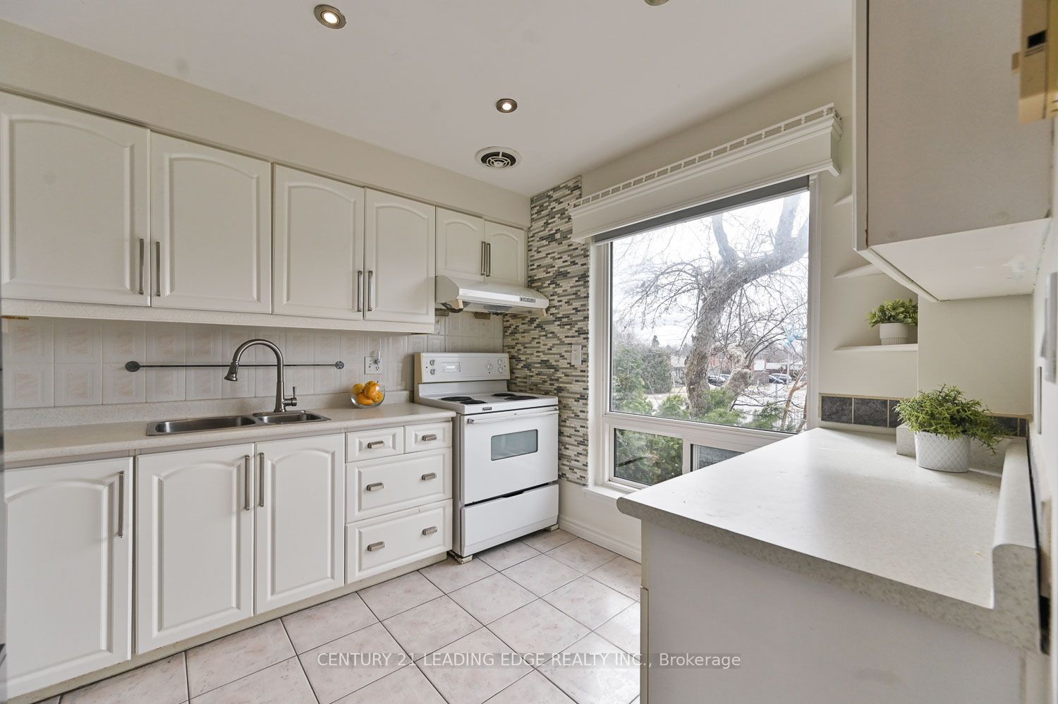 Additional image 4 of 15-1 Wootten Way S, Markham, ON, L3P 3H7