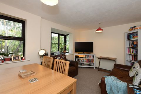 Hallingbury Court, London E17