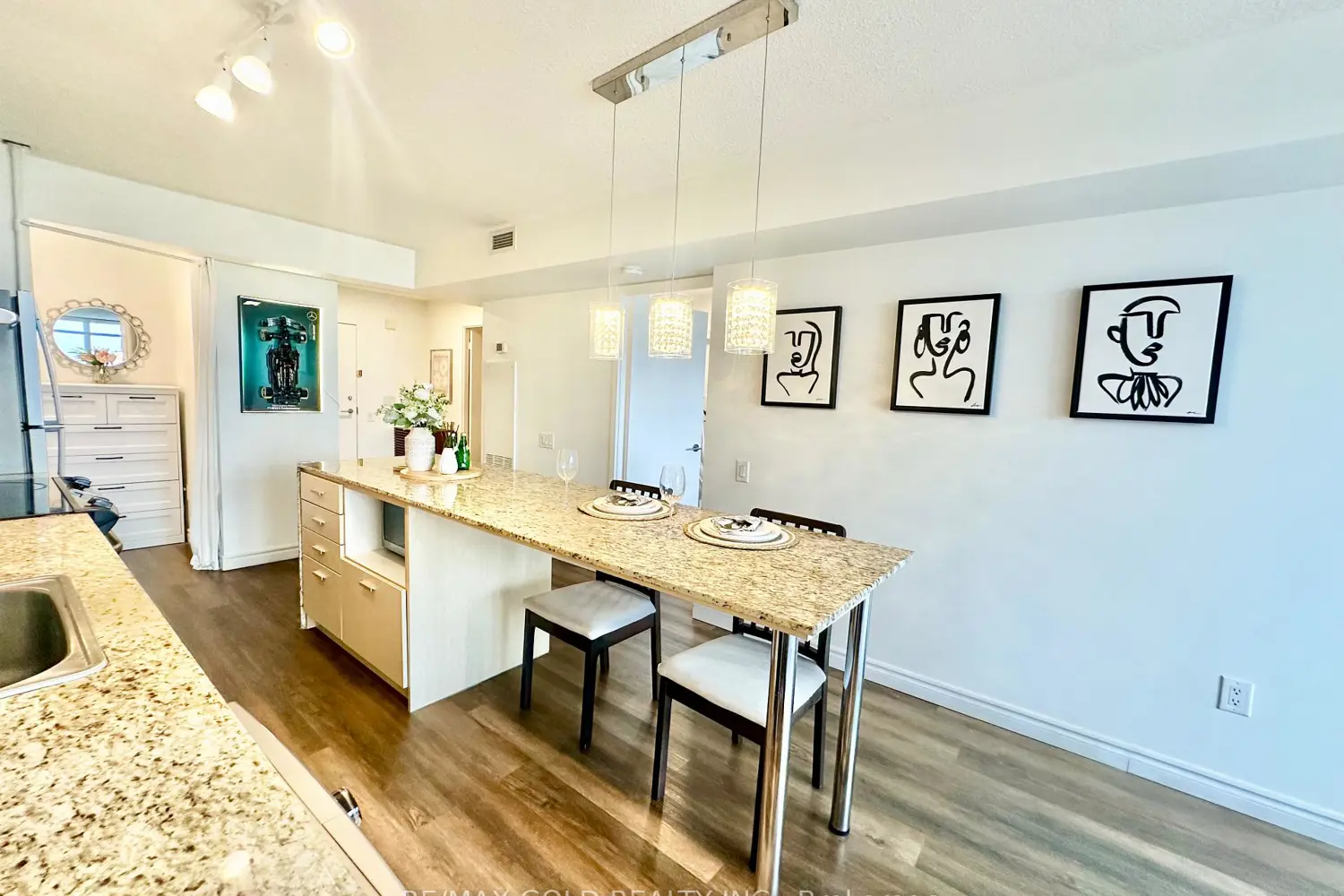 29 Singer Court 1210 photo 3