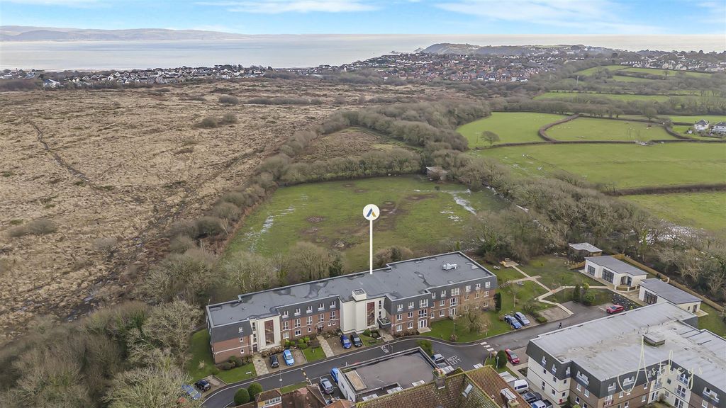 2 bed flat for saleClyne Common, Swansea SA3 photo 3
