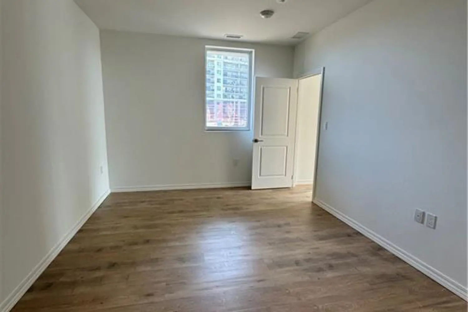 Additional image 10 of 1098 Paisley Road 105 A