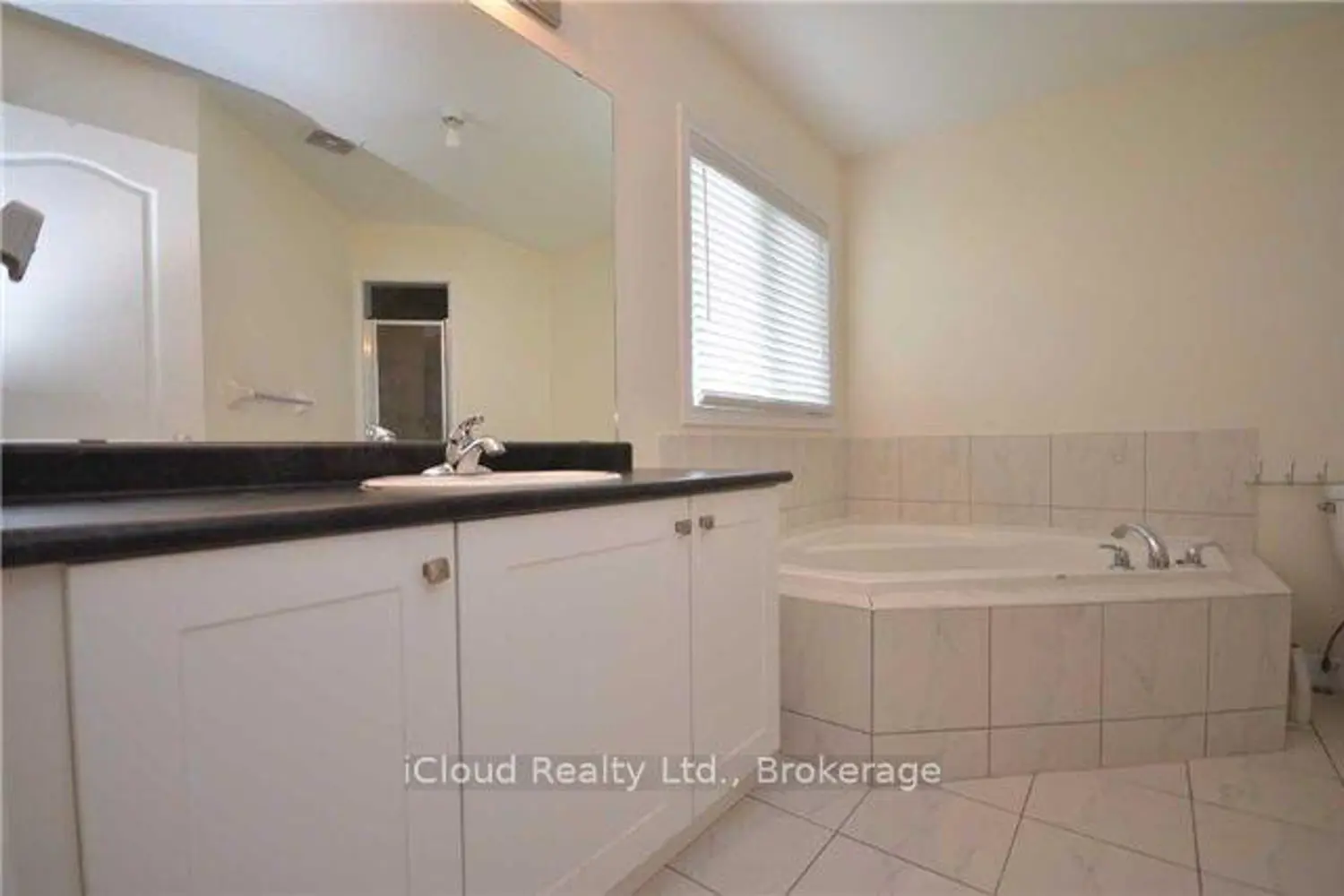 Additional image 16 of 668 Armstrong Road