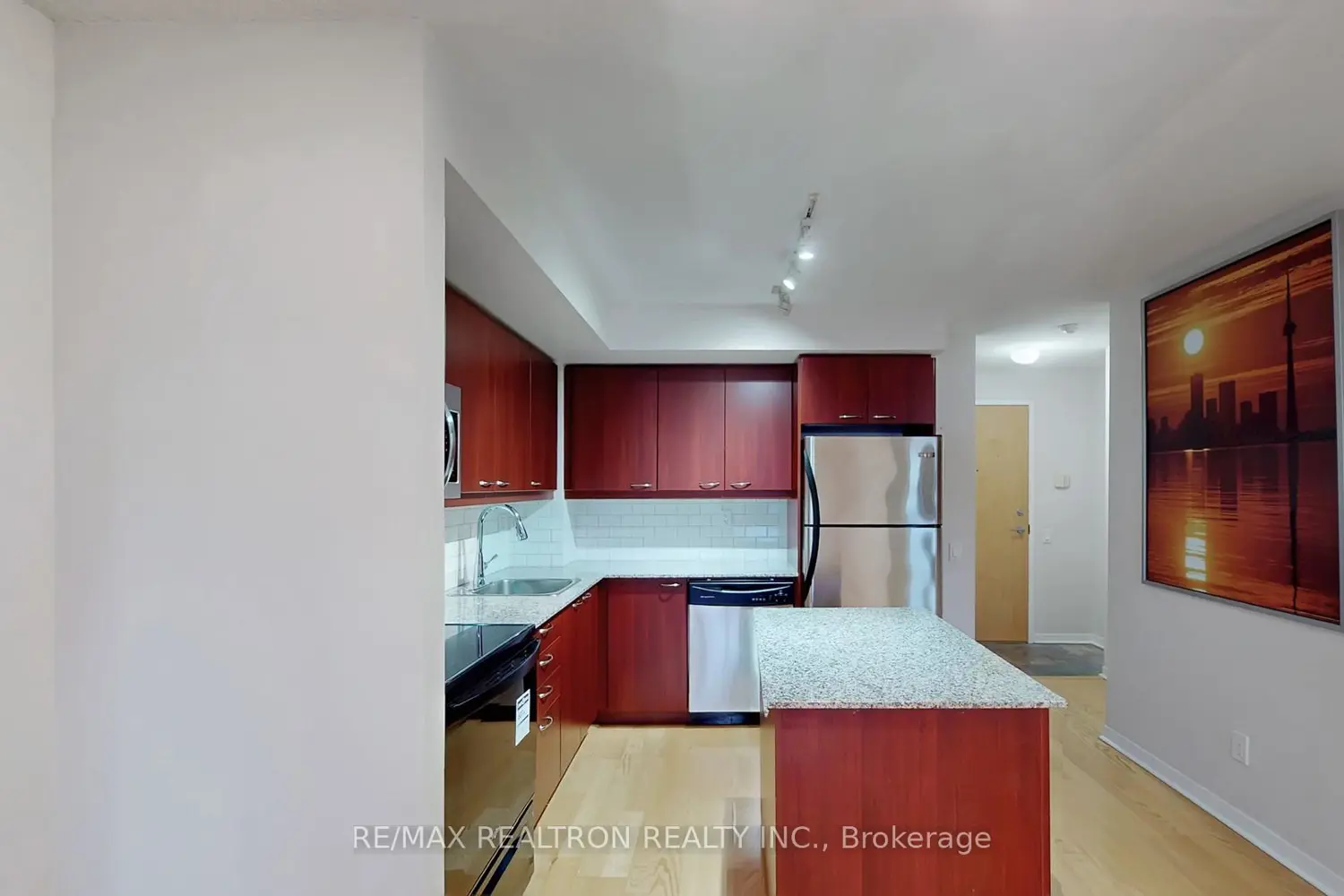Additional image 8 of 1050 The Queensway Avenue 217
