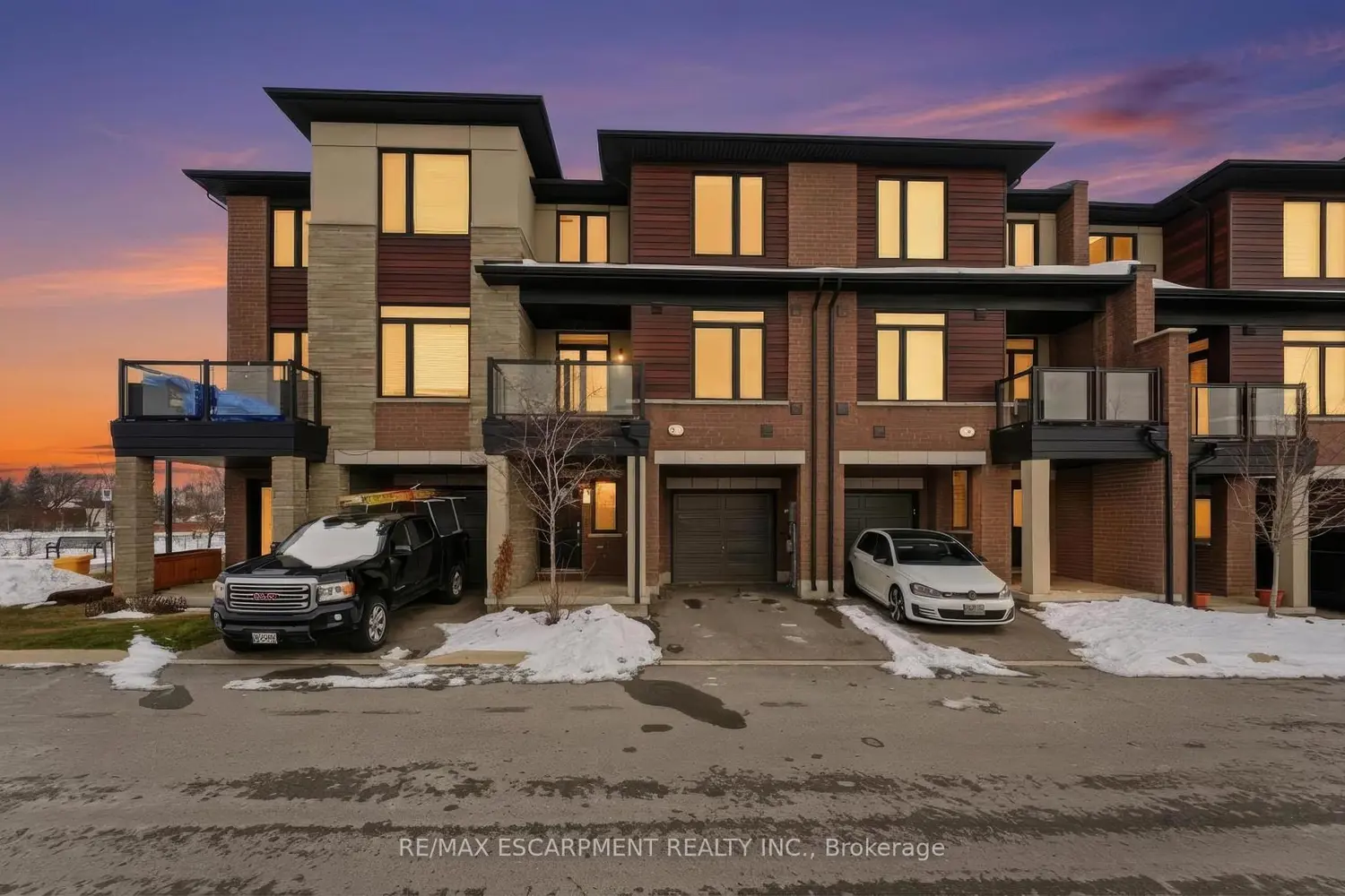 590 North Service Road 44