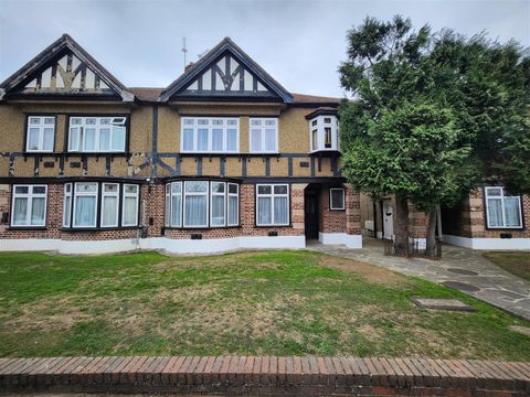 Hedgeley, Woodford Avenue, Gants Hill - Chain Free! IG4