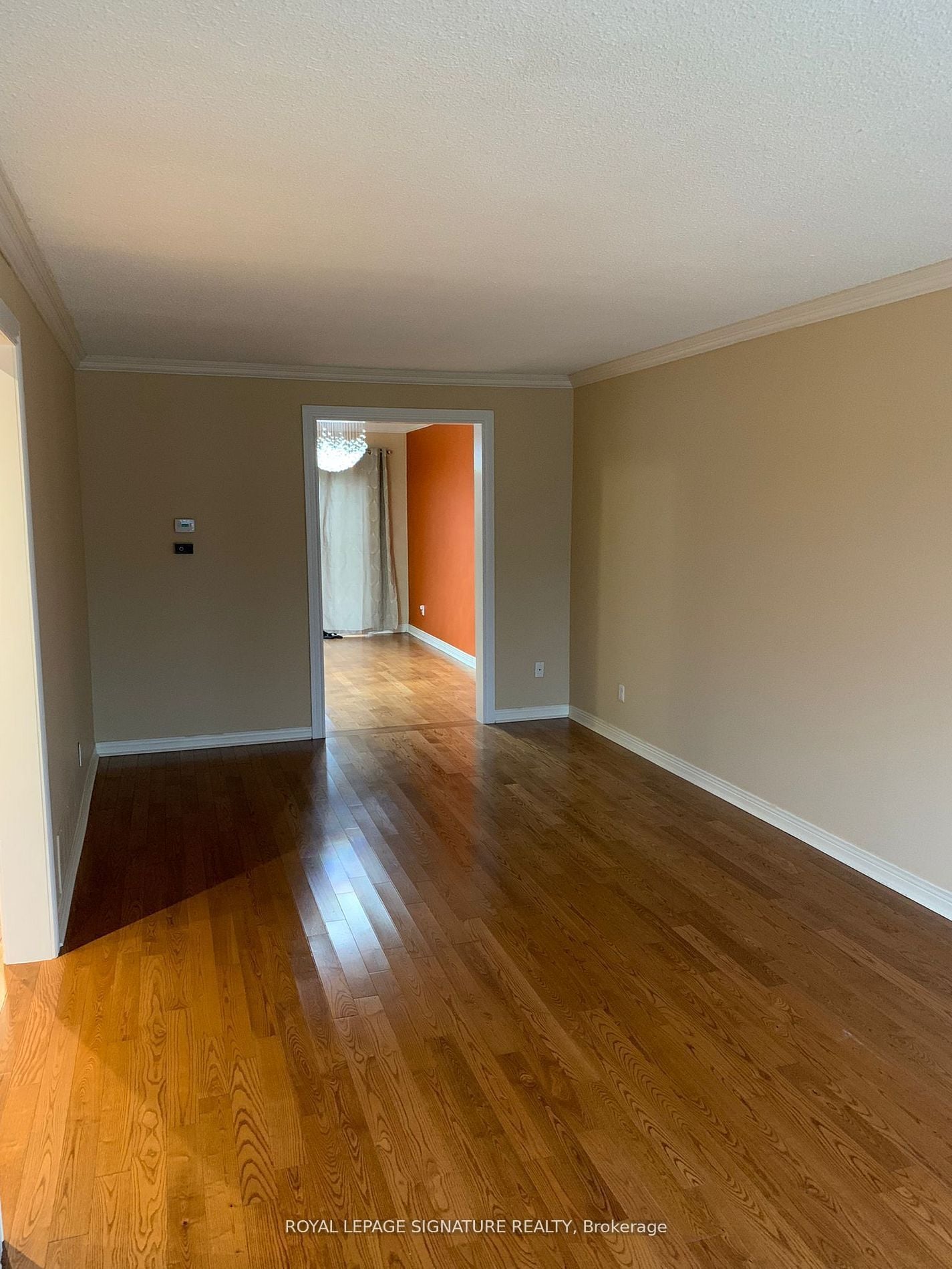 Additional image 5 of Main-3317 Carillion Avenue, Mississauga, ON, L5C 2A9