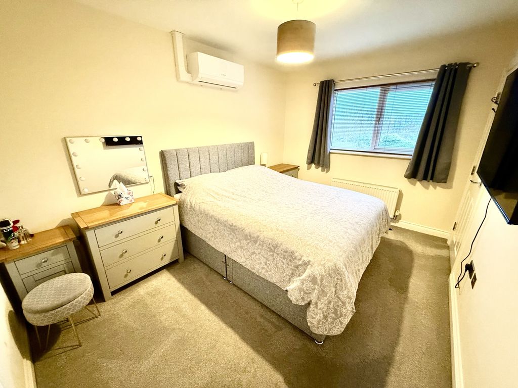 2 bed flat for salePowlett Road, Hartlepool TS24 photo 4