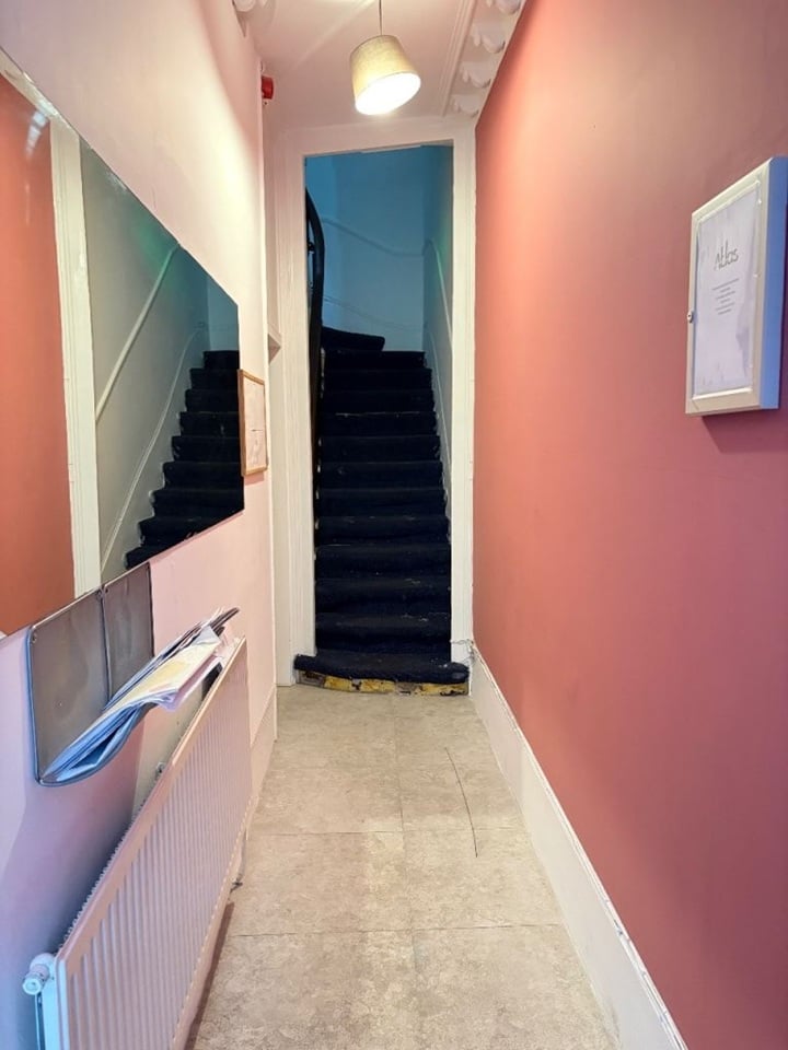 Additional image 10 of Studio Flat, Very Near Warwick Road Area, SW5, N1 7GU