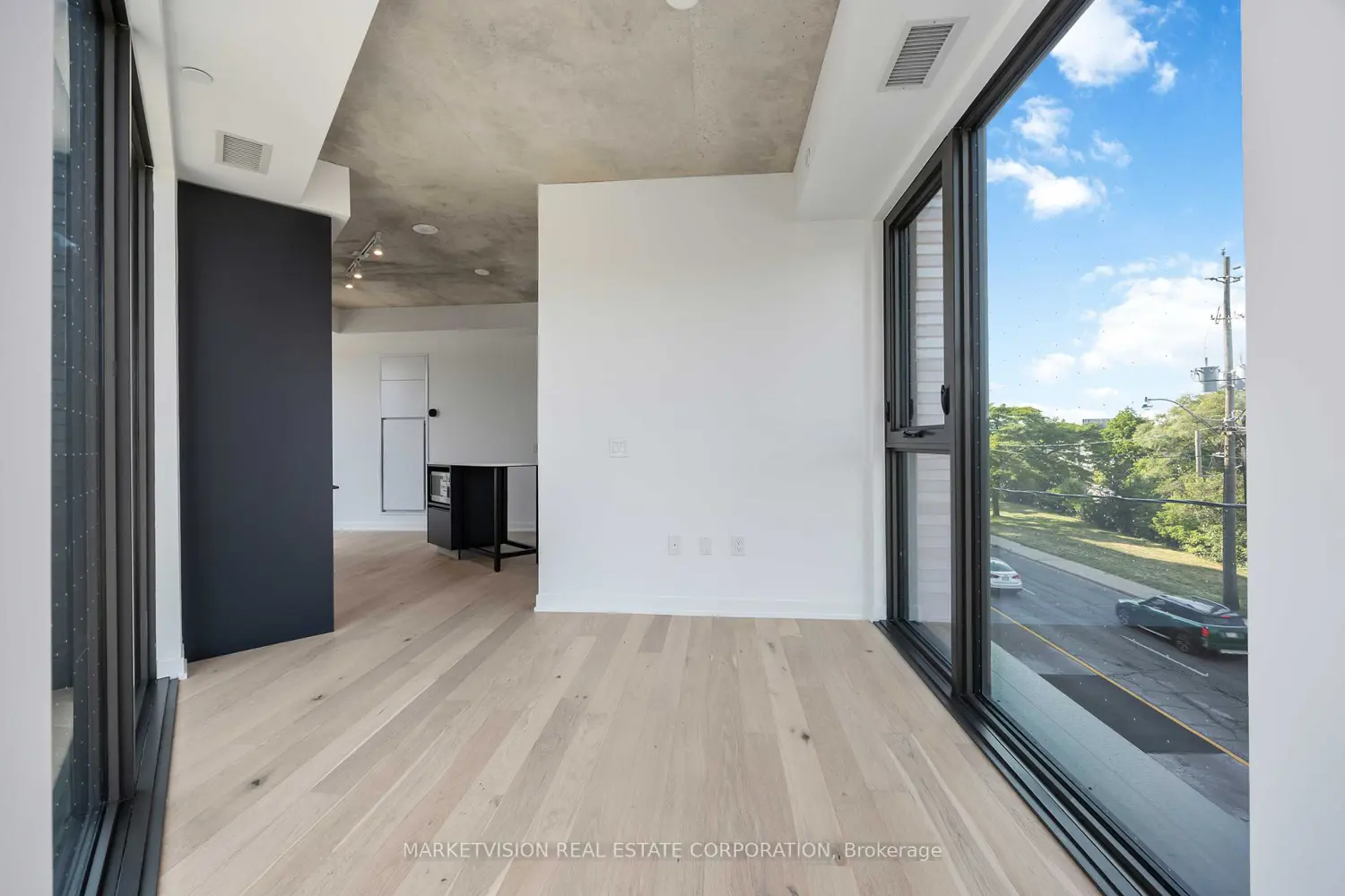 Additional image 13 of 2625 Dundas Street 414