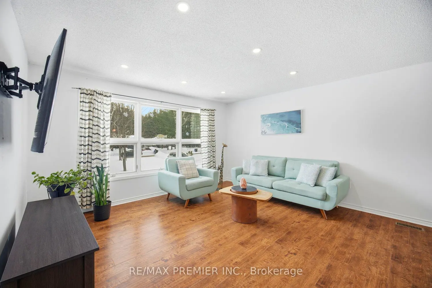 Additional image 4 of 752 Pinegrove Avenue