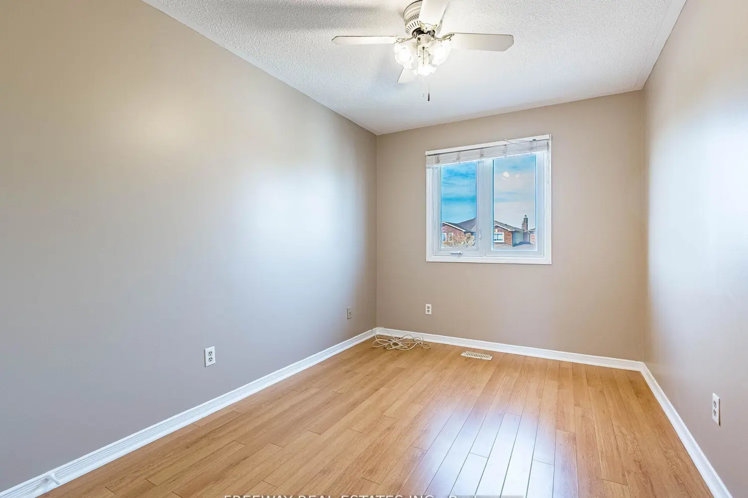 Additional image 16 of 53 Dutch Crescent