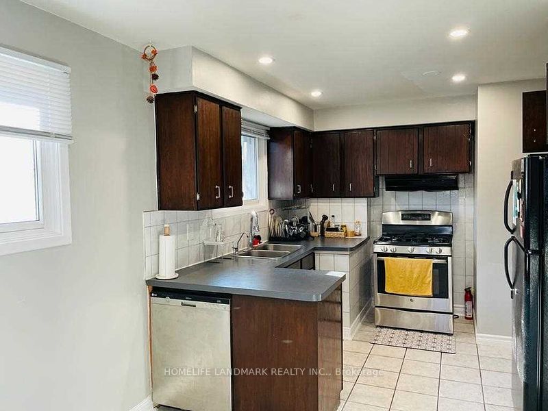 Additional image 4 of 9 Terra Cotta Crescent E, Brampton, ON, L6W 1B9