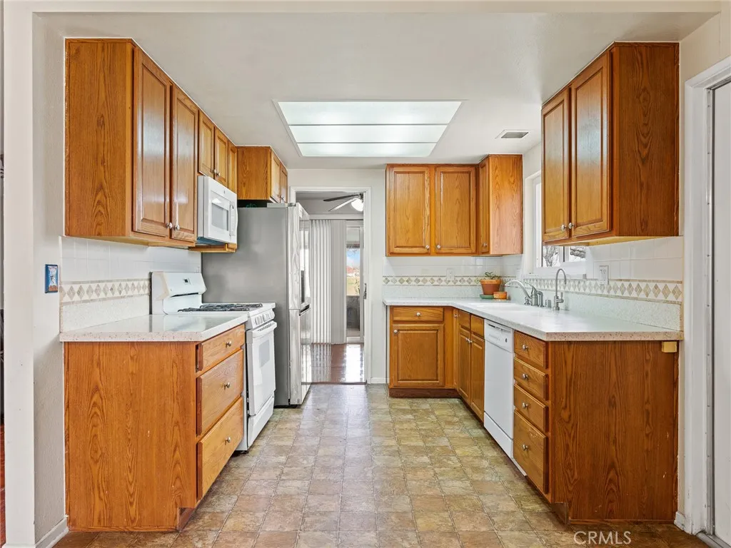 Additional image 65 of 17740 Linden St, Hesperia, CA 92345