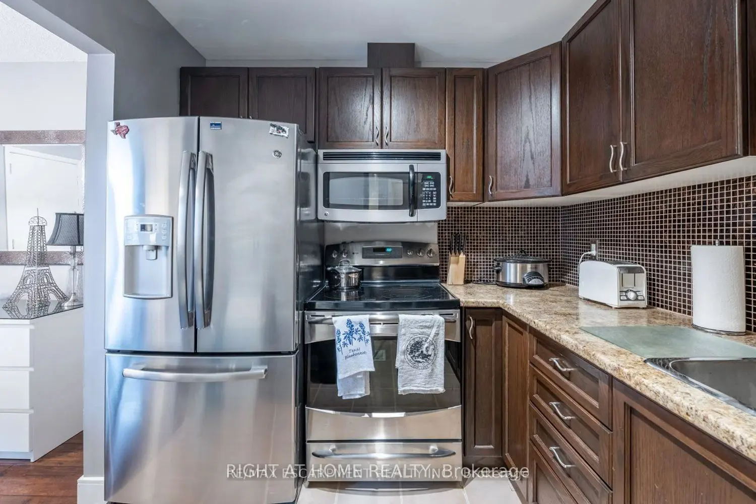 Additional image 5 of 33 Rochelle Avenue 46