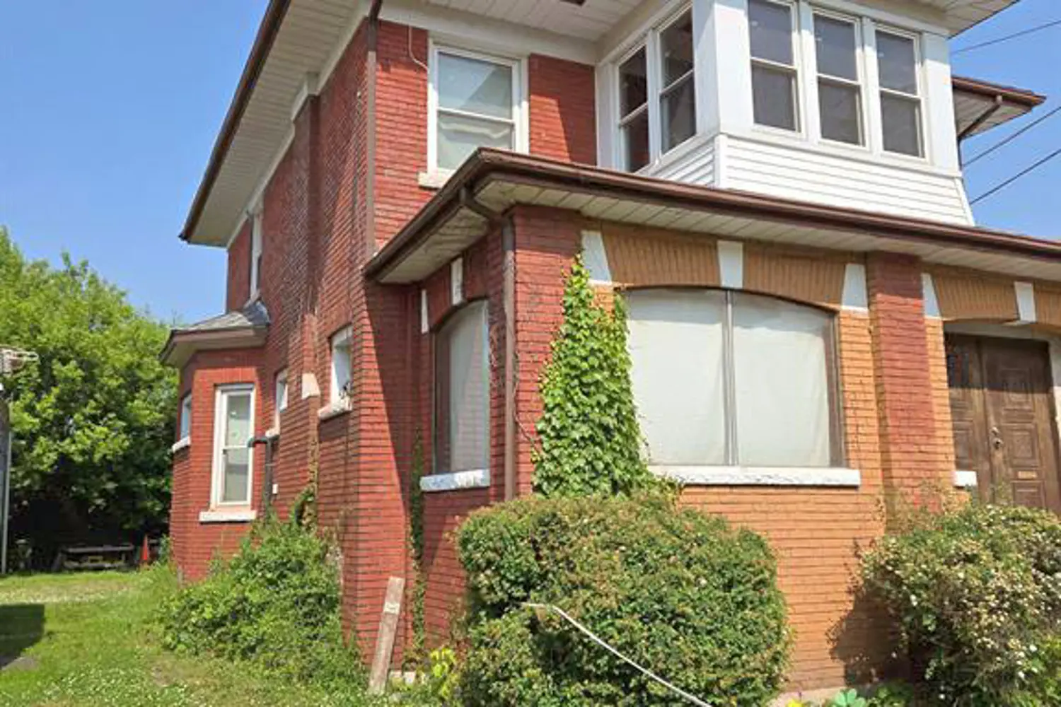 Additional image 2 of 4689 Crysler Avenue