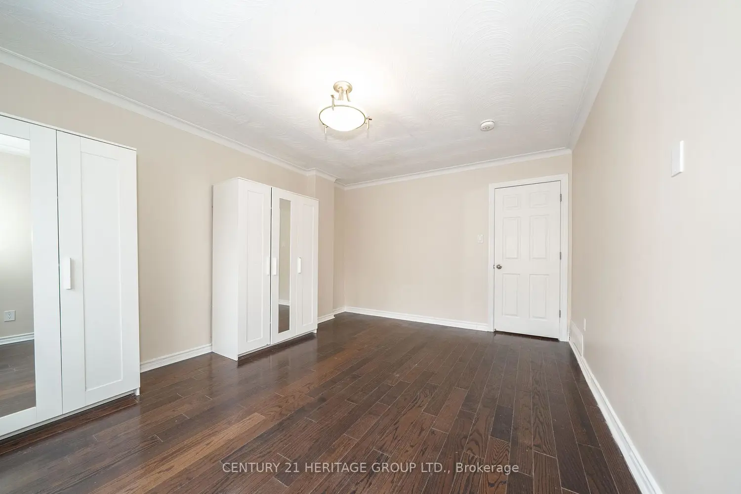 Additional image 4 of 215 Keele Street