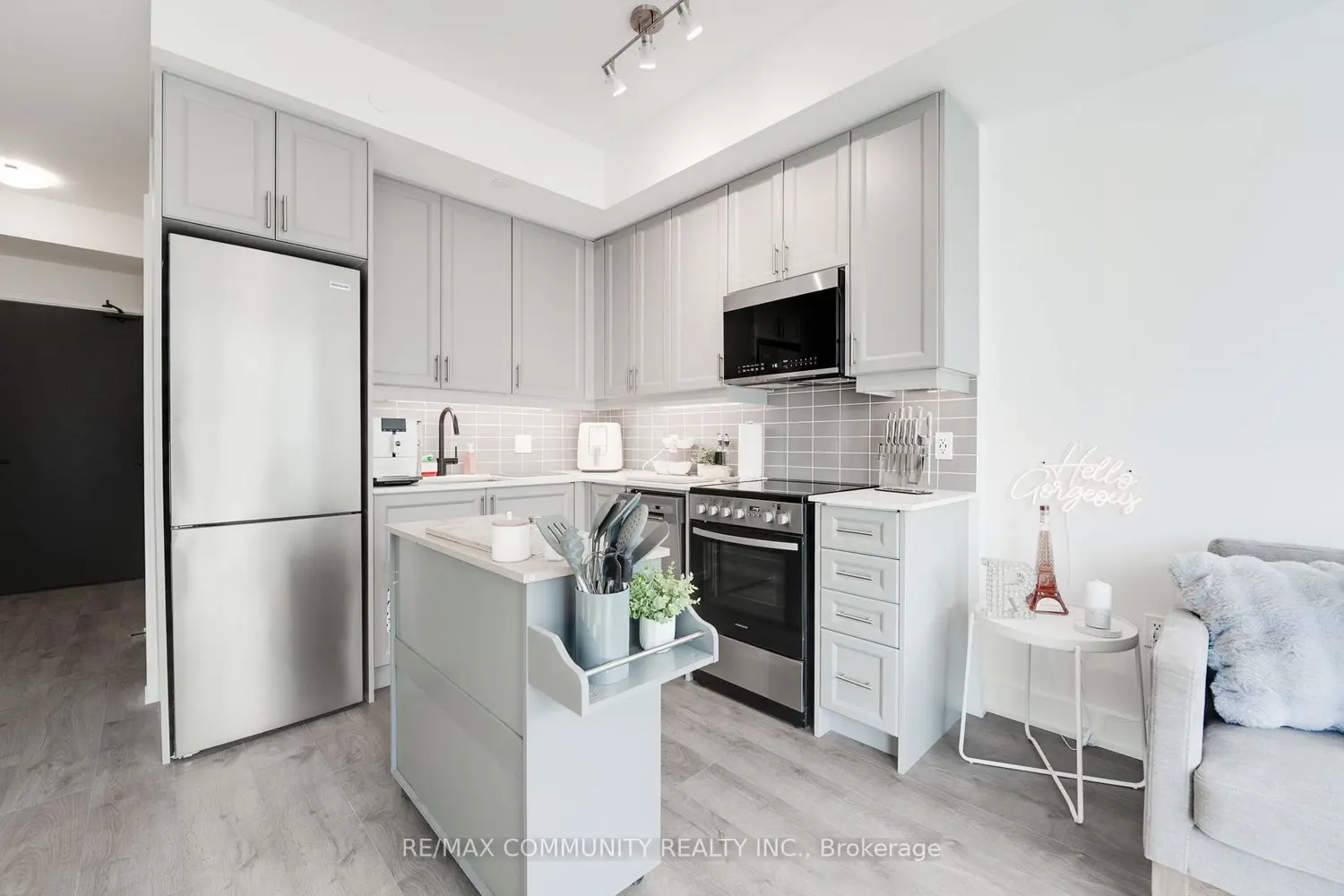 Additional image 3 of 2333 Khalsa Gate 708