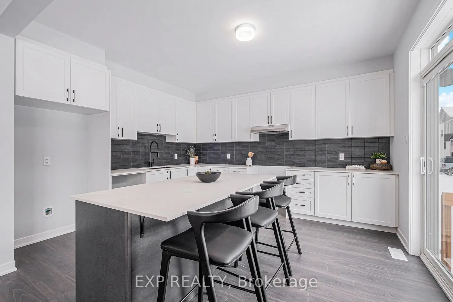 1027 De Pencier Drive