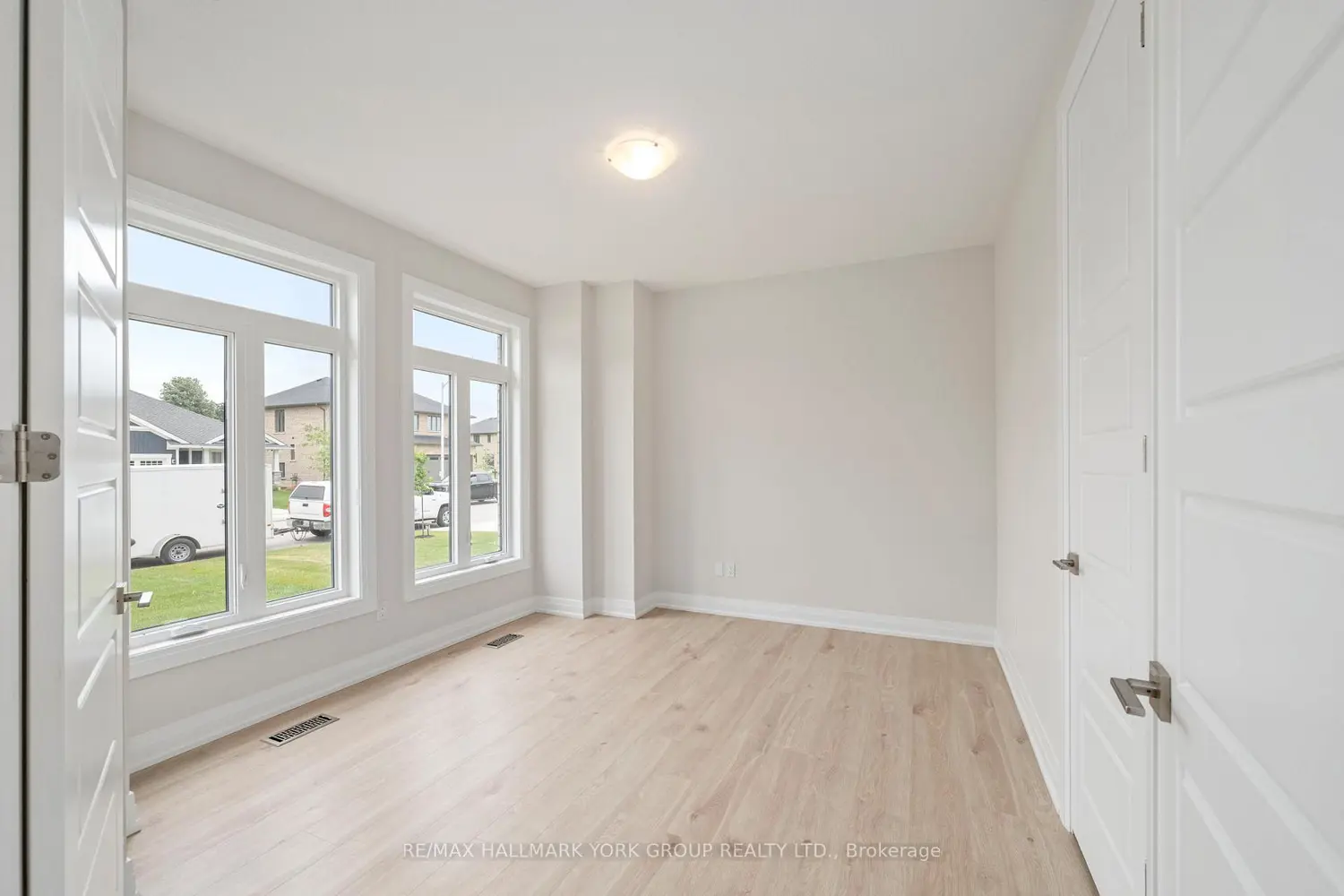 246 Leitch Street photo 3