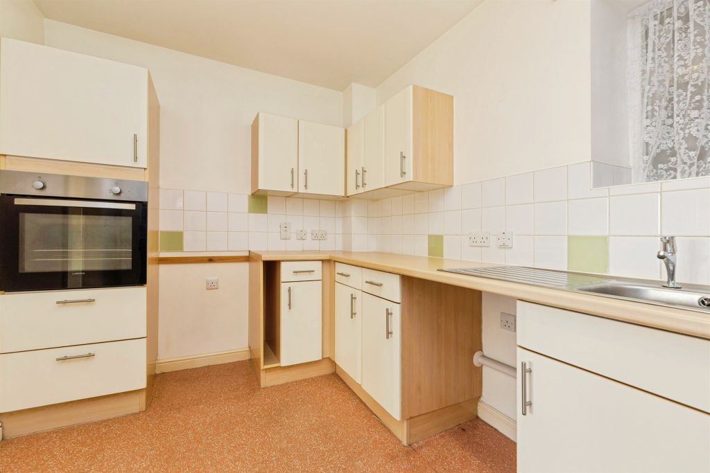 2 bed flat for saleHartfields, Hartlepool TS26 photo 5