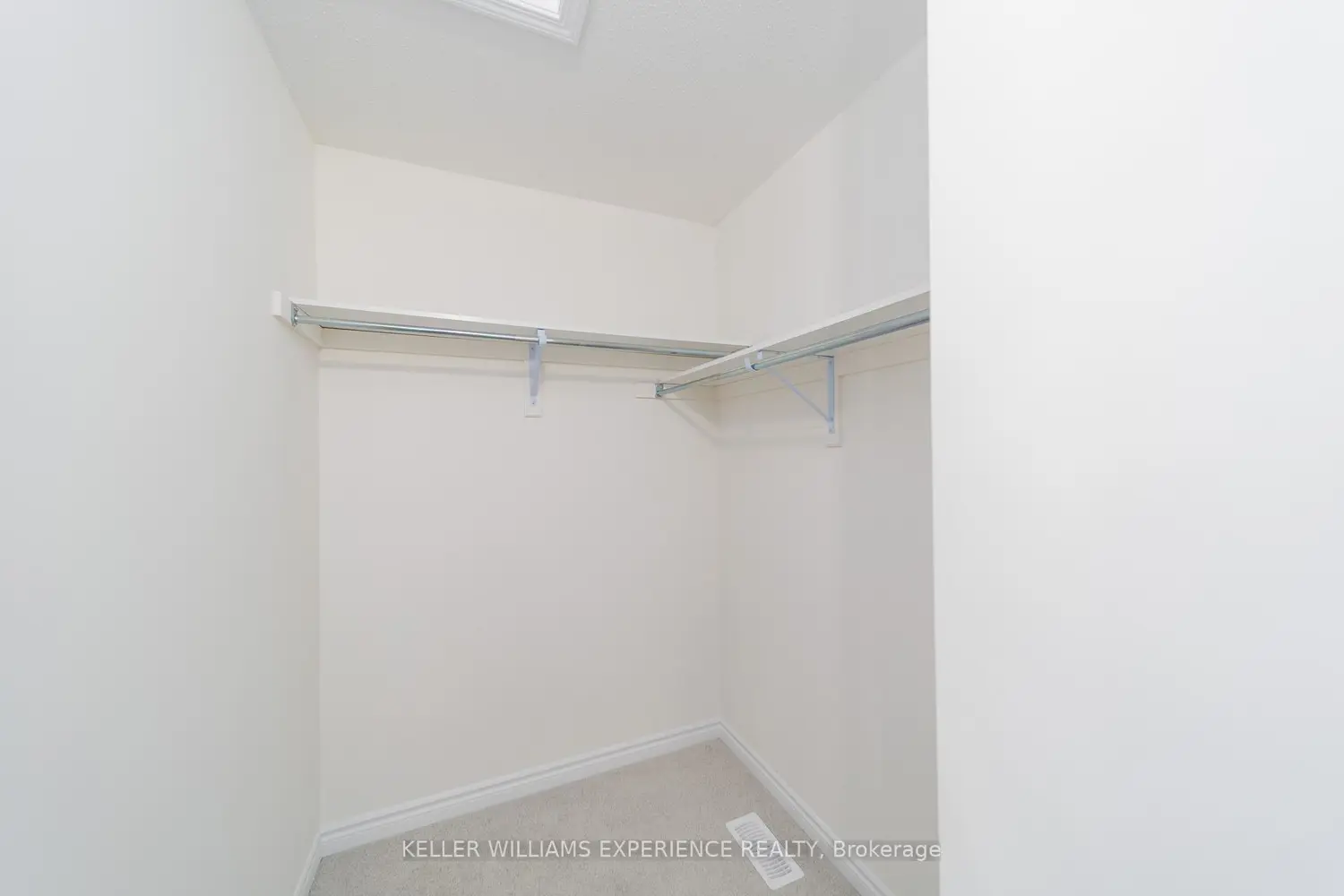 4 Shapira Avenue photo 5