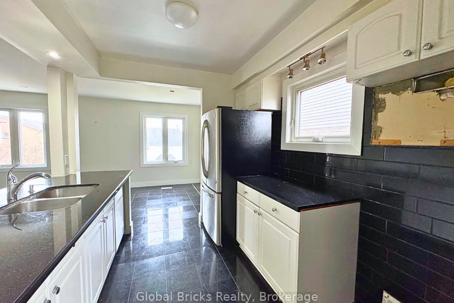 Additional image 7 of 41 Fieldview Crescent