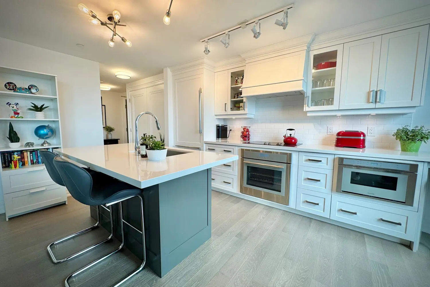 Additional image 9 of 2060 Lakeshore Road 405