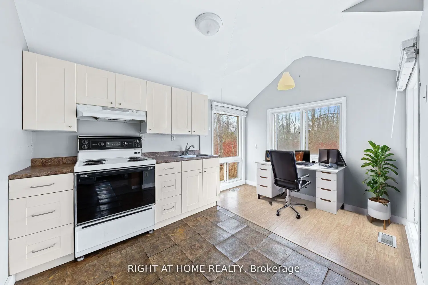 Additional image 11 of 685 Reid Street