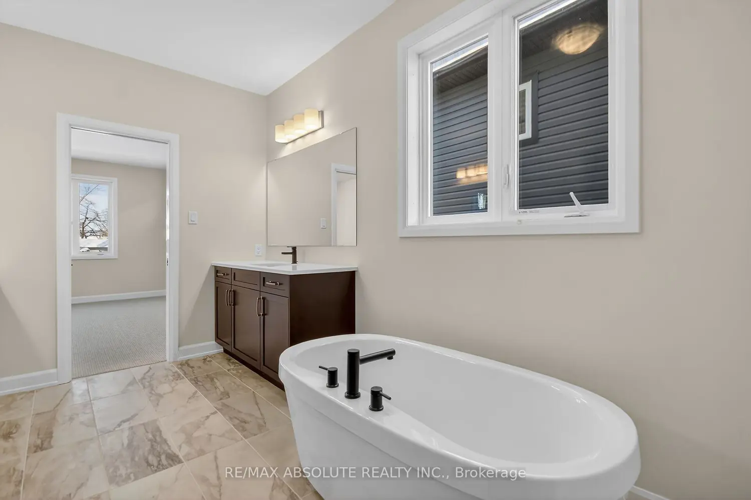 Additional image 13 of 662 Fisher Street