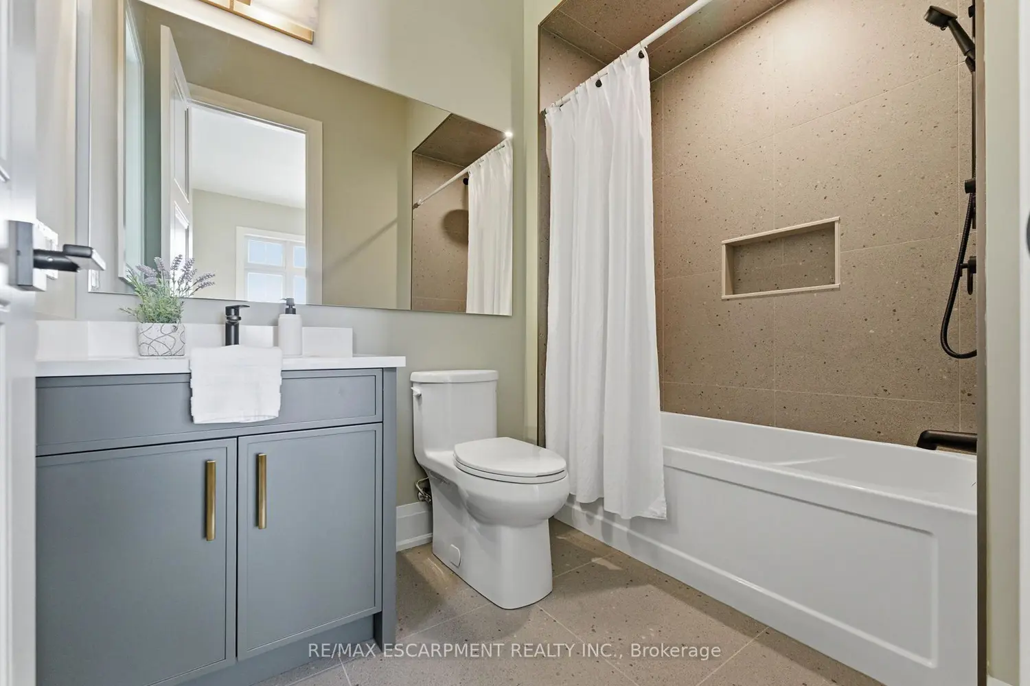 Additional image 9 of 15 Oakley Drive