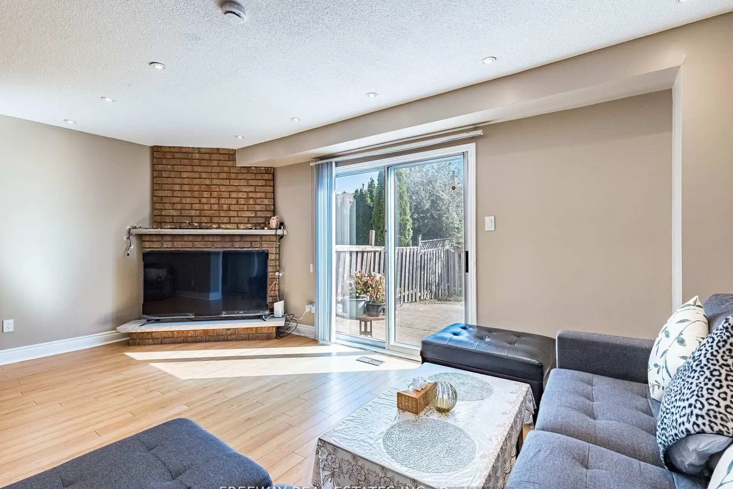 Additional image 8 of 53 Dutch Crescent