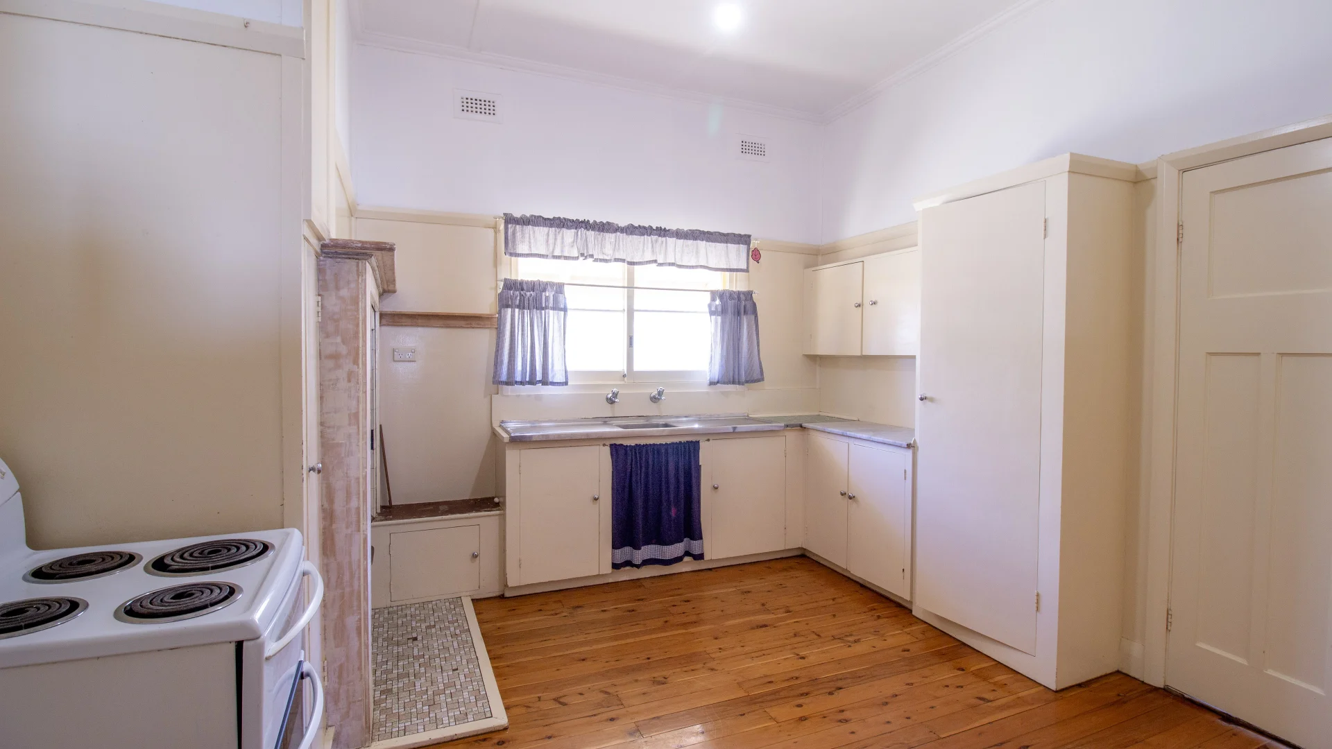 Additional image 11 of 12 Oxford Street, Forbes NSW 2871