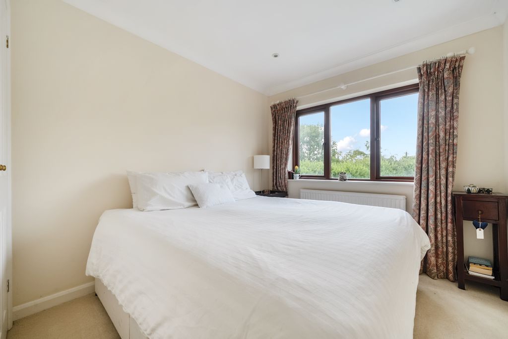 Additional image 13 of 5 bed detached house for saleThe Green, Henley-On-Thames RG9
