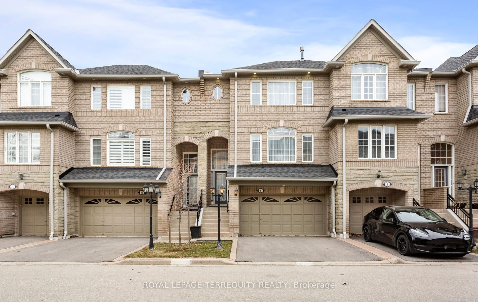9-485 Bristol Road W, Mississauga, ON, L5R 4G2
