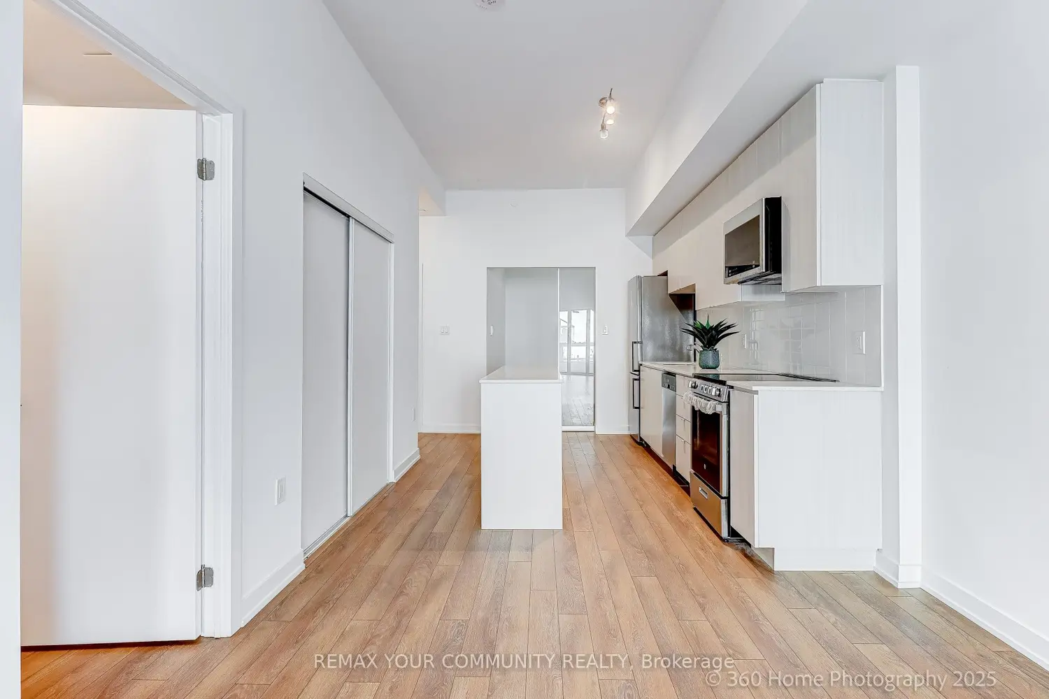 Additional image 17 of 2433 Dufferin Street 112