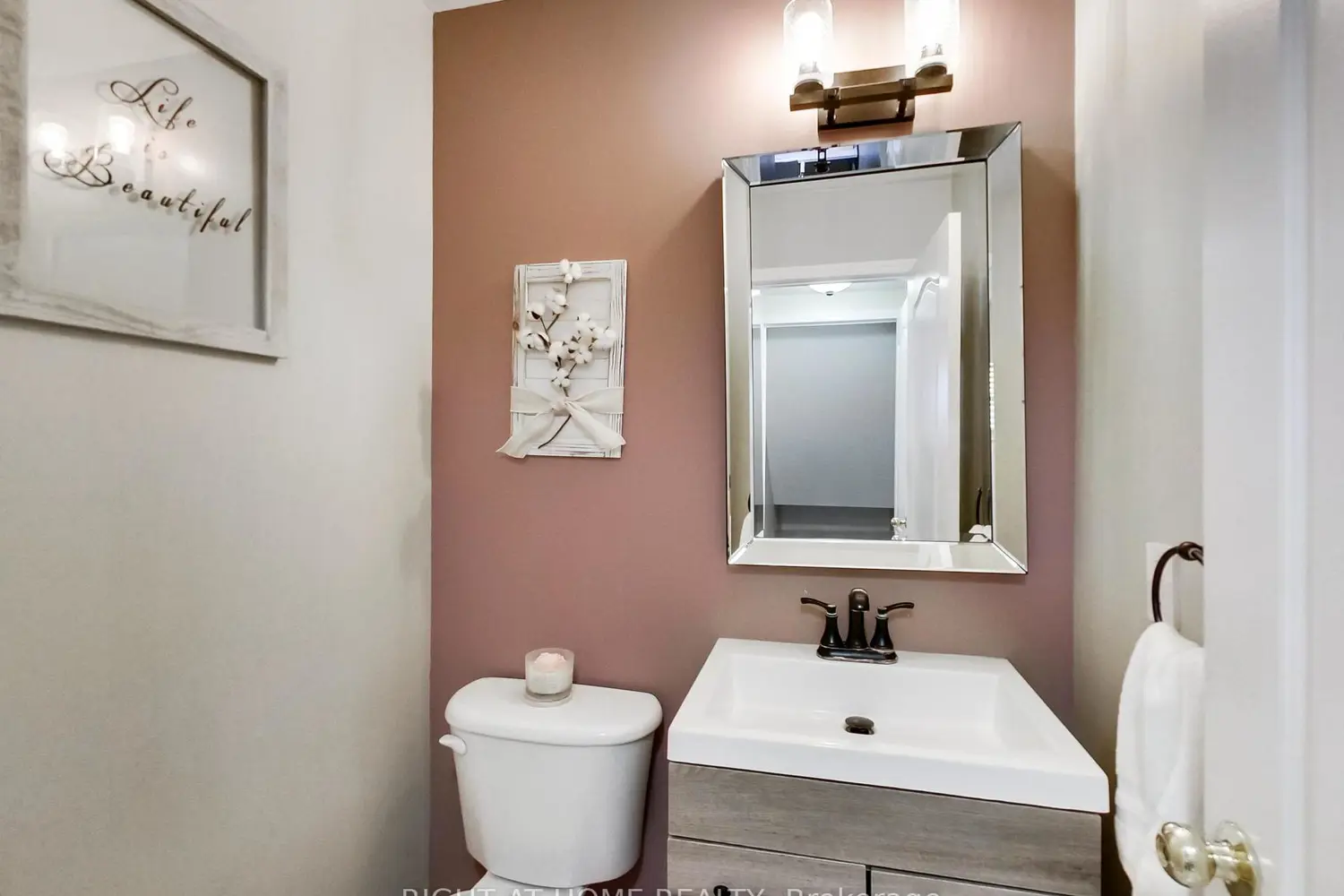 Additional image 2 of 2527 Nettlecreek Crescent