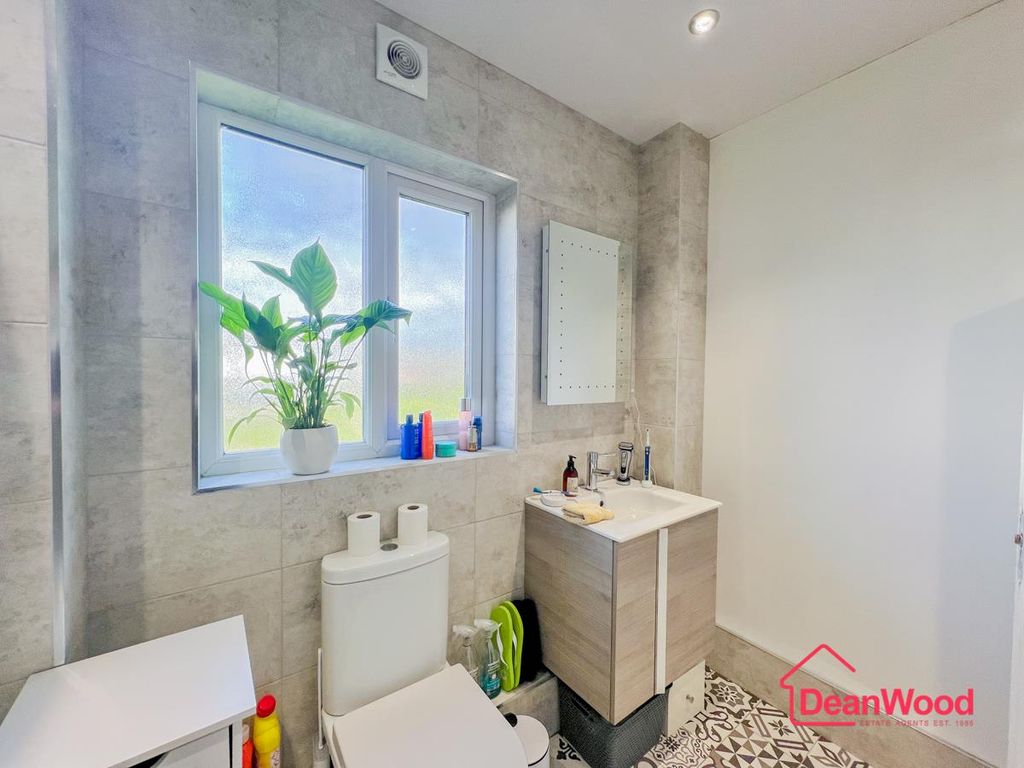 Additional image 16 of 2 bed flat for sale10 Richmond Court, Farmhill, Douglas, Isle Of Man IM2