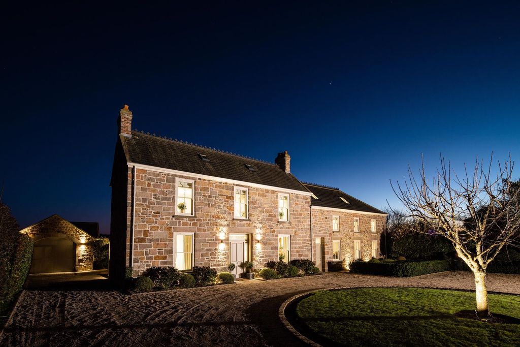 Additional image 3 of 5 bed detached house for saleLa Chasse, St Saviour JE2