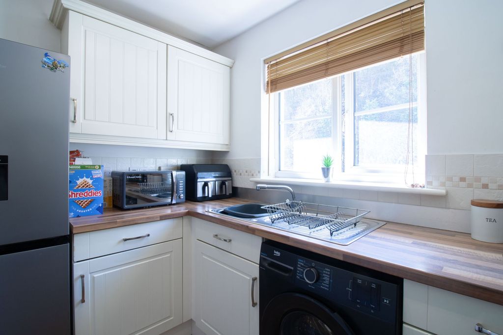 Additional image 6 of 2 bed flat for saleCoed Celynen Drive, Abercarn NP11