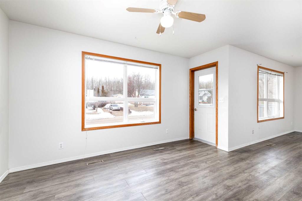 Additional image 4 of 5032 47 Avenue, Sylvan Lake, AB, T4S 1G9