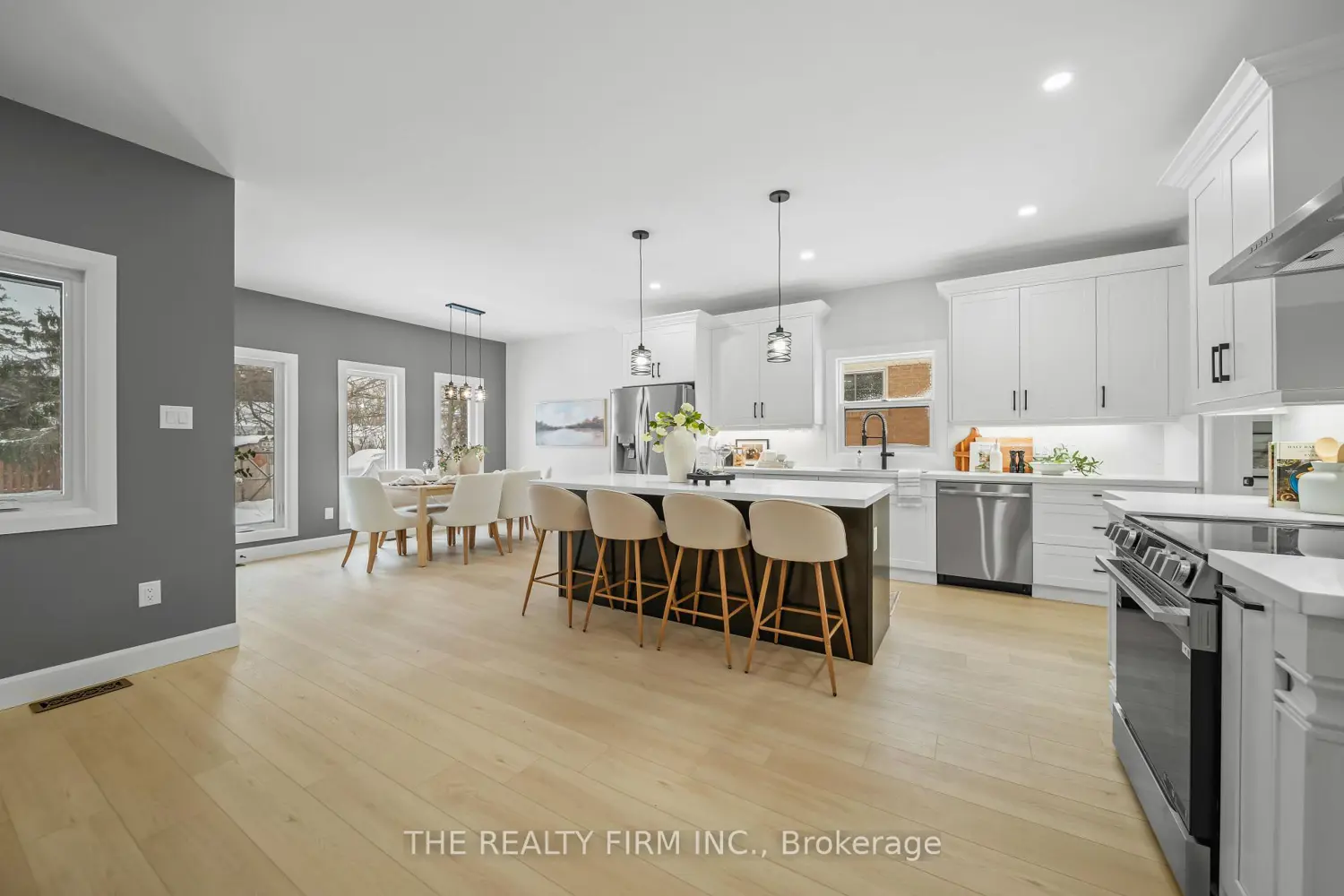 1037 Willow Drive photo 3