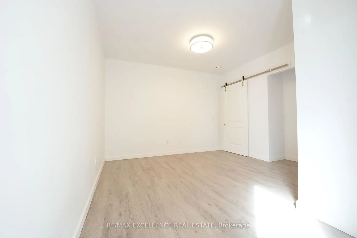 Additional image 5 of 181 King Street 1002