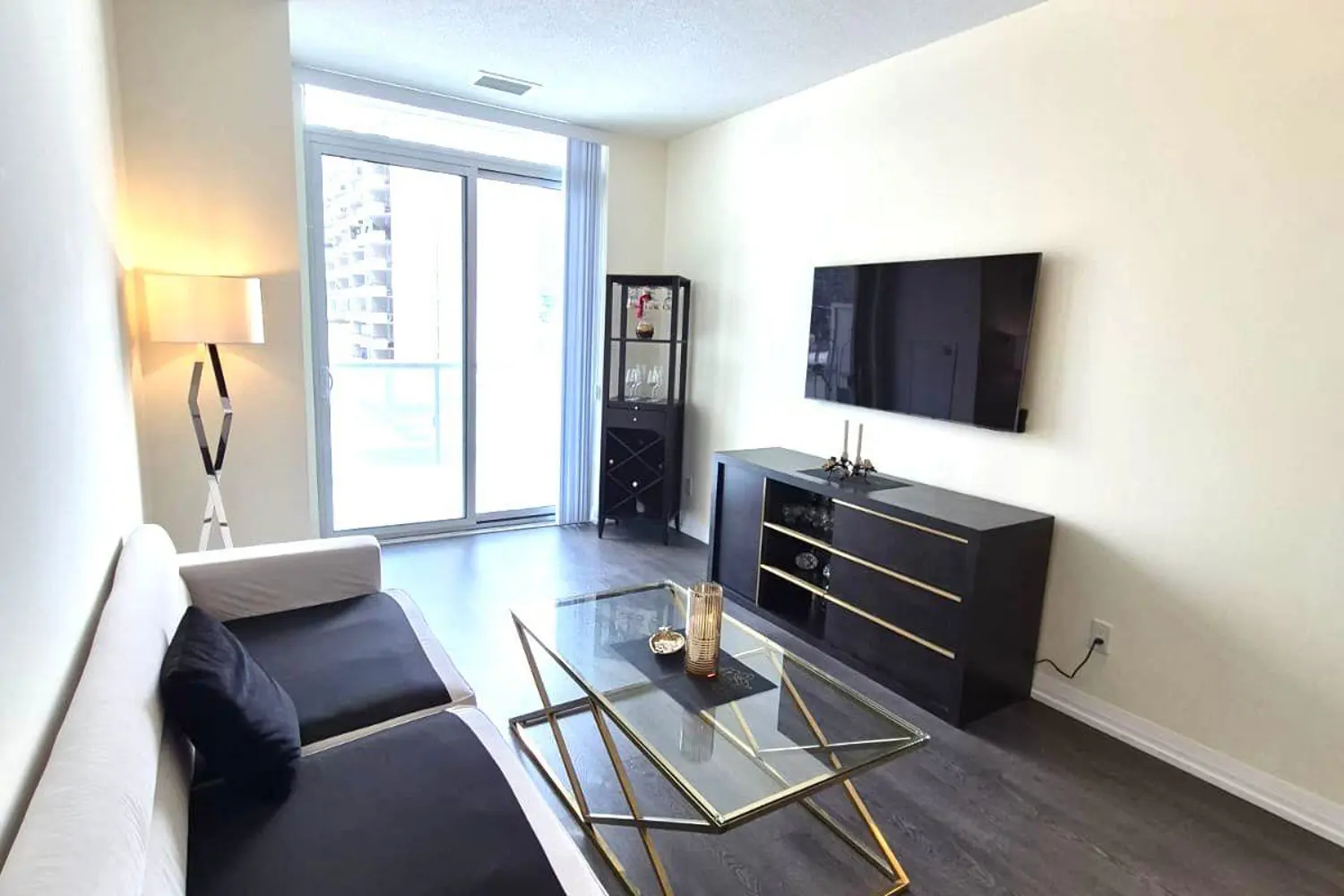 Additional image 3 of 101 Erskine Avenue 512