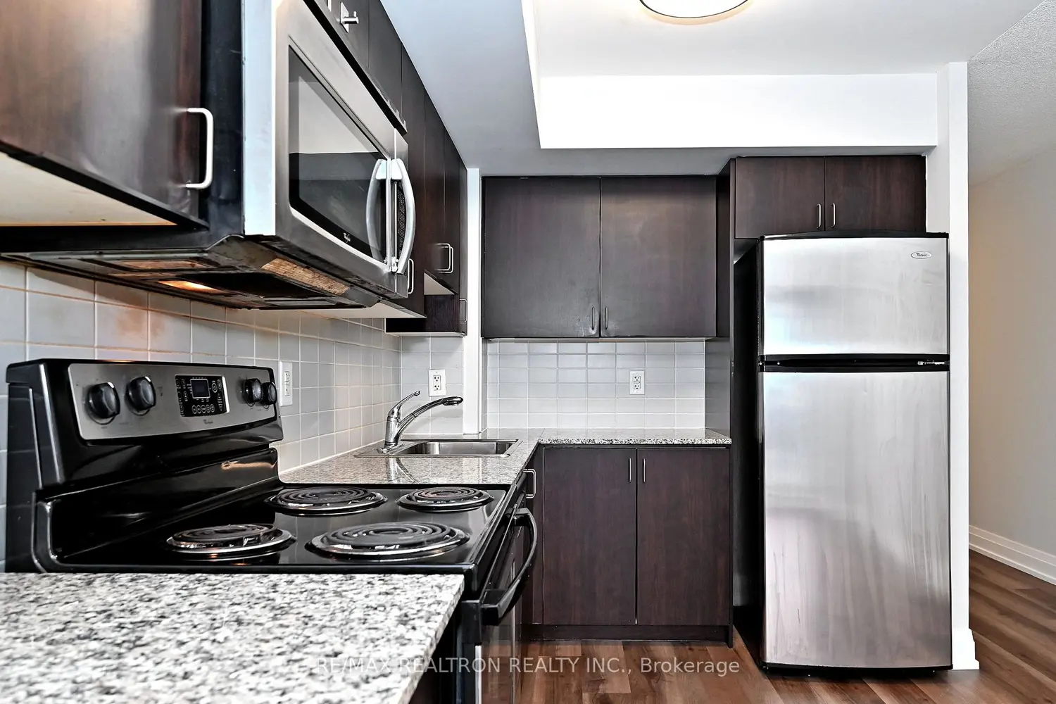 Additional image 19 of 1 De Boers Drive 814